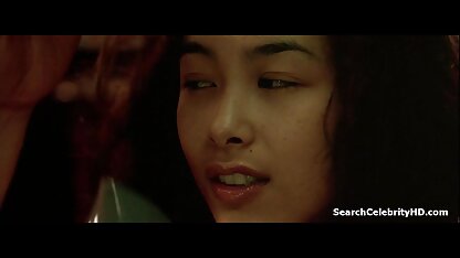 Blew một phimsec hoang thuy linh cô gái tóc nâu ướt trong một buổi tắm đường phố, bẻ cong ba cái chết