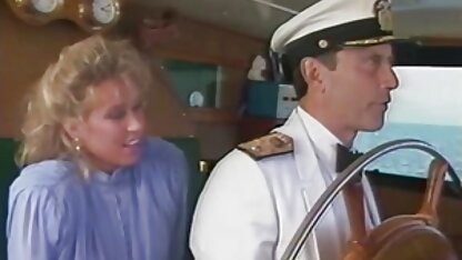 Satanist với một lưỡi hái đã đánh một thành viên của một tội nhân, người đã quyết định hy sinh sự trong trắng của cô ấy để fim sec vang anh hài lòng