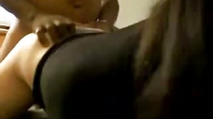 Một bà già ở chòi chân gà quấy rối đồng nghiệp tốt bụng bằng cái miệng ngọng nghịu trên dương phim sec thuy linh vật