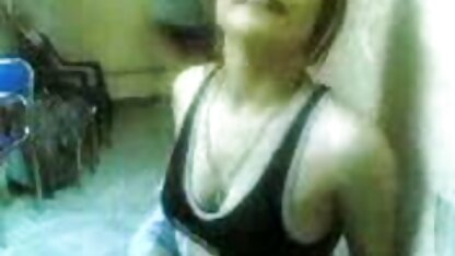 Vào buổi sáng sớm, người Thổ Nhĩ Kỳ nhat ki vang anh sec đã yên vị với người vợ đang ngủ của mình và từ từ bắt đầu uống rượu