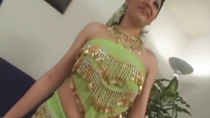 Tôi bắt con riêng của tôi với quần lót của cô ấy, phim vang anh sec nó cẩn thận đánh hơi và bắt đầu buộc nó phải cởi quần.