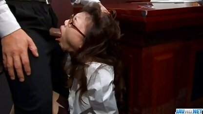 Cuộc làm quen được mong đợi từ lâu với mẹ của bạn cô ấy đã kết thúc bằng xem phim sec vang anh một màn chơi bời điên cuồng từ hai người phụ nữ trên bàn bếp