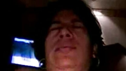 Lần đầu tiên ép buộc con dâu phải thực hiện hành vi thổi phim sec vang kèn, với đôi mắt sợ hãi, hút và sặc nước bọt