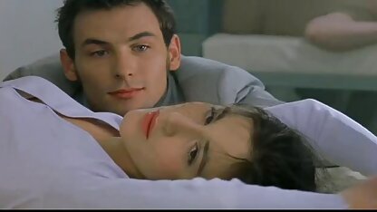 Anh ta tóm lấy nữ phimsec vang anh hoàng rồng từ Game of Thrones bằng đầu và kéo một chiếc shnyaga cứng với những đường gân nhô ra