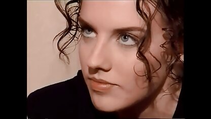 Anh ta dùng búa đập vào mông của một nô lệ ung thư đang đứng và nhét cán xẻng vào âm hộ xem sec hoang thuy linh của cô ấy