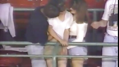 Nha phimsec vanganh sĩ địa ngục cắt ruột một bệnh nhân khác bằng cái đục của anh ta và sờ soạng với con dao trong miệng anh ta