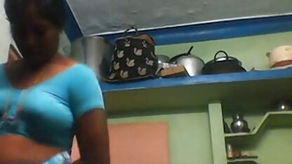 Cô gái không biết xấu hổ bí mật nhìn chằm chằm phim sec thuy linh vào phòng tắm từ dưới cánh cửa đằng sau một con cặc dài có thể rửa được