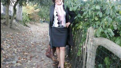 Một bà già đã ra lệnh cho một người đàn ông đi theo hộ tống, nhưng đứa trẻ đến và bà đã phẫn phin sec vang anh nộ trong một thời gian dài cho đến khi nhìn thấy dương vật của ông ta