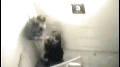 Cô ấy hóa ra là một cô gái thông minh và xảo quyệt, cô ấy đã ném sếp phimsec vang anh của mình vào tình dục và do đó tăng lương cho cô ấy