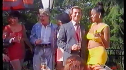 Một trợ lý của giáo viên trẻ trong fim sec hoang thuy linh màu đỏ tất với một sinewy L. là vít giữa các chân