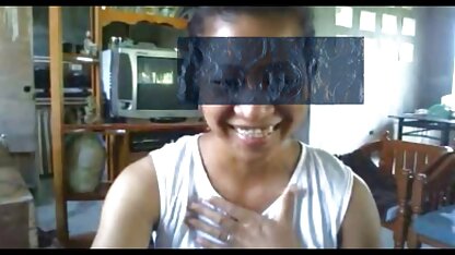 Người phụ nữ Pháp có một âm vật sechoang thuy linh khổng lồ và họ đồng ý làm tình trước mặt tổng đài viên để lấy tiền