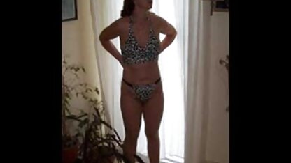 Xoa bóp nhẹ vai nhẹ nhàng biến thành vuốt ve nhat ky vang anh phim sec trên ghế đẩu