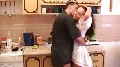 Bú dương vật của hai chelam với một con nhat ky vang anh phim sec phallus thò ra trong lỗ đít làm bằng nhựa và roi