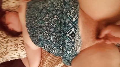 Cô ấy nắm lấy tay ghế và nhăn mặt, la hét cuồng nhiệt trong cơn cực phim sec nhat ki vang anh khoái tình dục với cặp mông nhô cao