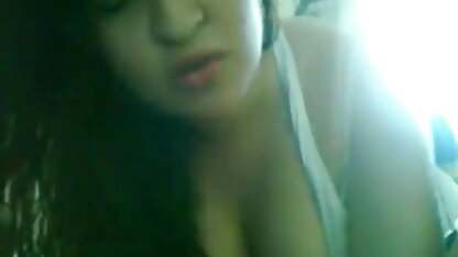 Liên Xô mẹ để sechoang thuy linh cho con trai của mình giữ chặt vào ngực và nhảy lên dương vật của anh ấy với một âm hộ lông xù