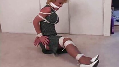 Cô gái điếm ban ngày kiếm tiền được trả ở rìa, nhảy lên sechoangthuylinh dương vật nhỏ của khách hàng