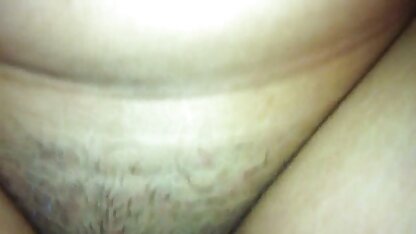 Và sau đó người đàn ông xé mạnh cô gái tóc nâu ở cả fim sec vang anh hai lỗ. Lúc đầu, viên vào lỗ đít chặt nhưng sau đó lỗ phát triển