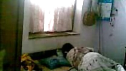 Chú rể ngồi bên cạnh, và con bò cái tơ trèo lên ăn thịt của một người lạ đã trả xem sec nhat ky vang anh tiền cho họ để giao phối với cô ấy