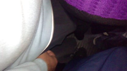 Gà con phim sec hoang thi linh vừa thoát ra khỏi ổ chim bố mẹ, nó đã dùng ngón tay ngoáy âm hộ và nhai chất bôi trơn