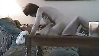 Người phụ nữ pim sec hoang thuy linh đang uống rượu một mình và gọi chồng của con gái mình để thỏa mãn âm hộ say xỉn của mình