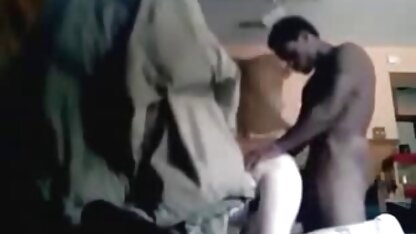 Trong hành động, phần thân của một sec nhat ki vang anh phụ nữ bằng silicon với miệng hoạt động và âm hộ như thật