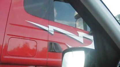 Juicy Erkezhan trong màu đỏ đồ lót với một cạo âm phim sec nhat ki vang anh đạo nhào lộn trên giường với một người quen mới