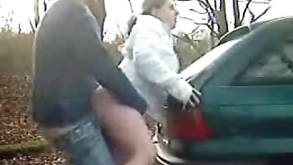 Kazakh thiếu niên xì hơi một nga cô anh sec hoang thuy linh gái với một màu hồng L. và không muốn cởi quần lót của cô ấy