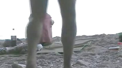 Một tinh ranh cắt tỉa với một gai rộng fim sec hoang thuy linh liếm một người phụ nữ Nga từ tiếp xúc, mời một khách từ trang của cô ấy