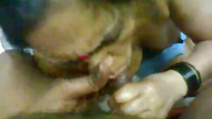 Một anh chàng cuồng nhiệt bắt gặp cô giúp việc trong phòng ngủ bóp cổ và đưa tay phim sec nhat ki vang anh vào trong quần lót của cô