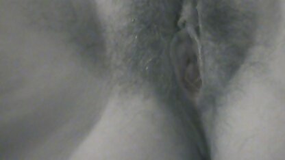 Âm vật màu đen, cảm nhận được dương vật mềm mại của sec hoàng thùy linh người đàn ông bên trong âm đạo, dựng đứng và bắt đầu cọ sát vào thân