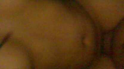 Cô gái tóc nâu thè lưỡi thích thú phim sec nhật ký vàng anh hút dương vật, kéo nó vào sâu hơn