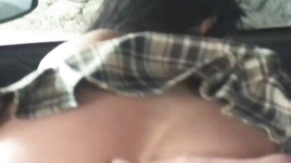 Một anh chàng quen thuộc đến fim sec hoang thuy linh thăm một bà mẹ bụ bẫm, và bà ấy vừa chuẩn bị đi tắm!