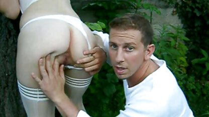 Các nữ tu tinh nghịch trong chiếc áo choàng nhà thờ trong suốt và không mặc đồ lót hờn dỗi một nhà thuyết giáo mới phim vang anh sec