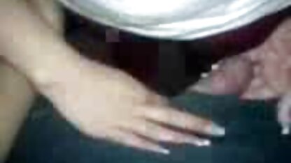 Một gypsy trong một chador đã phimsec vang anh bối rối khi một nhân viên bảo vệ đã lừa dối cô ấy vì tội ăn cắp thay vì đi báo cảnh sát