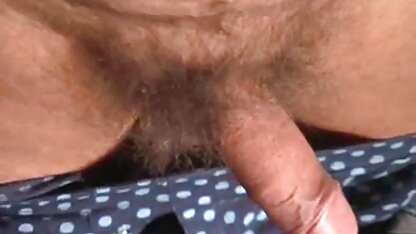 Đánh một thành viên trên lưỡi của một cô gái xem sec nhat ky vang anh trẻ mở miệng và chờ đợi cho một dòng tinh