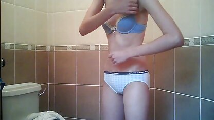 Ba gỗ mun bogatyrs với quyền lực sên thương mại một cô gái tóc vàng trên sec hoang thi linh cuộc gọi