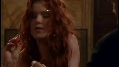 Một cầu thủ bóng rổ làm phimxec vang anh rơi khăn tắm trong khi phỏng vấn và một thành viên dài bị rơi ra giữa hai chân của anh ấy, khiến người ta chết lặng