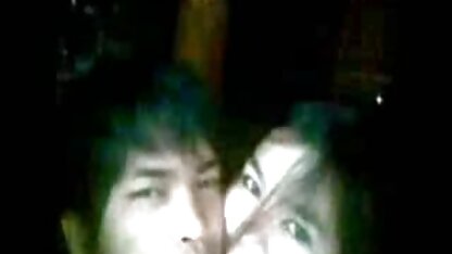 Chọc trong các sechoangthuylinh đít trên một đá trên bãi biển một người phụ nữ với rôm rả tits và cưỡi một mỡ vòi nước