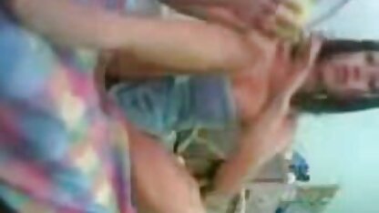 Đẹp đam mê đồng tính nữ quái với một strapon xem sec vang anh trong hậu môn