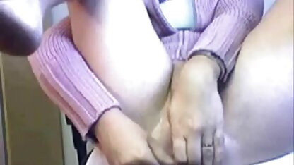 Người phim sec hoàng thuy linh đẹp 30 tuổi ngồi đè lên người bạn trẻ và dùng tay ôm giường