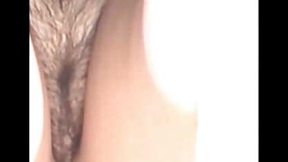 Một bác sĩ giả đã mở một phim sec nhat ky vang anh phòng khám phụ khoa trong làng và cả tháng trời đã xé xác các linh mục, và các giáo dân địa phương