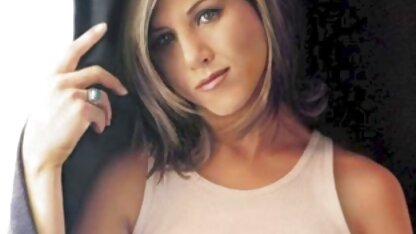 Một người phụ nữ da đen cô đơn thò âm hộ của mình vào máy quay để các ﻿sec vang anh thanh niên giật bắn mình và nhảy theo chiếc điện thoại