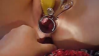 Người phụ nữ trong xe đêm thủ dâm với cà rốt và dưa chuột sec hoàng thùy linh dài, ngụp xuống đáy quần với rau