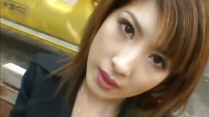 Cô nàng ngốc nghếch mắc kẹt trong pim xec vang anh cửa sổ và anh trai gian xảo đã cởi quần lót của cô tình huống đáng thương đầy hài hước