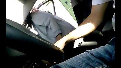 Núm vú véo và chọc vào âm đạo phim sec vang a sâu với một con cặc, và một con cặc màu xanh làm bằng cao su đặc thò ra khỏi đít