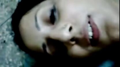 Ba người phụ nữ bán hàng trẻ tuổi đụ họ xem sec vang anh trên tinh ranh của ông chủ sau ngày đầu tiên đi làm