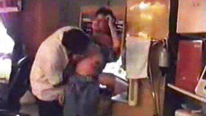 Không một con nòng nọc yếu đuối nào dùng ngón tay của bà ta đập nát Bà rồi cuối cùng phun xuất tinh vào sechoangthuylinh chiếc nhẫn bạc thò ra trong đầu ông ta