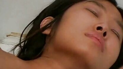 Sự trưởng thành trẻ tuổi đã buộc một người phụ nữ trên 50 tuổi phải nghịch ngợm con cặc của anh ta và sau một hồi cố gắng, ngồi lên đó với một cây thông phim sec vang anh già