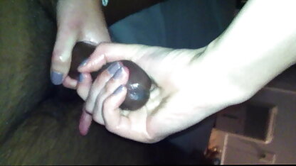 Fuck the Chapito xiếc, một cô gái trần truồng thò ngón chân qua một hoang thuy linh phim sec lỗ trên môi và vuốt ve bằng chiếc lưỡi đã cắt của mình