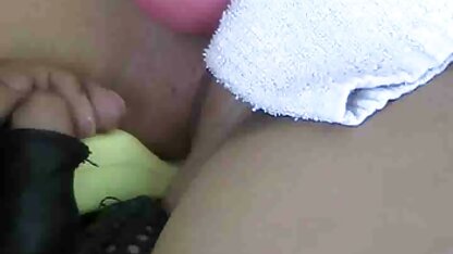 Fifa với bím tóc nằm sấp, và một cậu bé chui xuống váy xem sec nhat ky vang anh để dùng lưỡi vuốt ve âm đạo